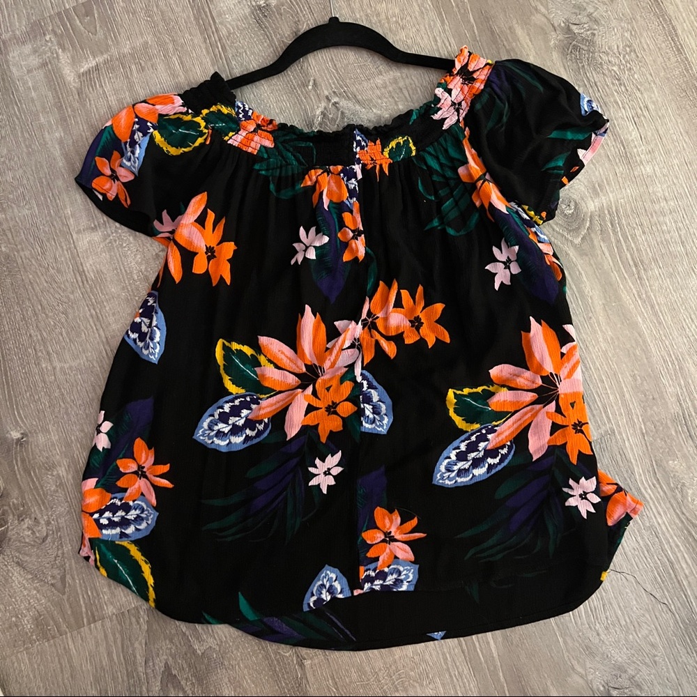 Black floral flowey top